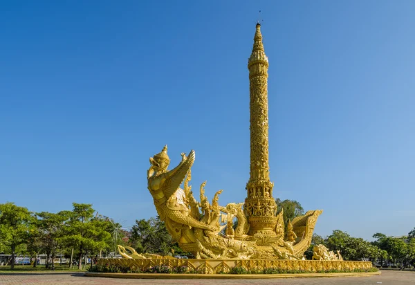 Golden replica of a candle sculpture — Stock Photo, Image