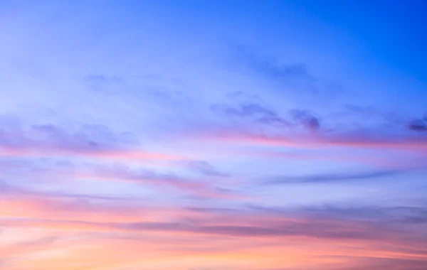 Wschód słońca na tle nieba — Zdjęcie stockowe