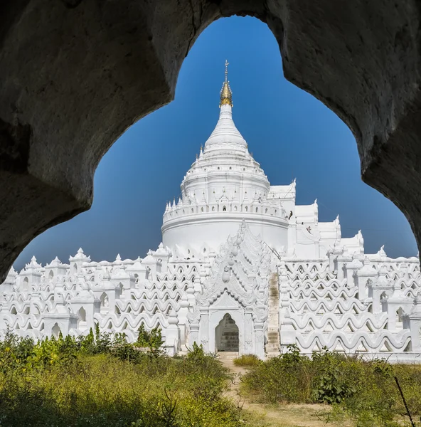 Hsinbyumen valkoinen pagodi, Myanmar — kuvapankkivalokuva