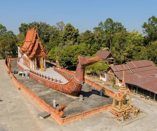 Thailändischer Tempel in Barge-Form — Stockfoto