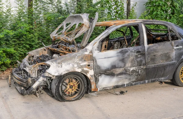 Verbrand auto-ongeluk — Stockfoto