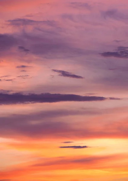 Céu Pôr Sol Dramático Nuvens Crepúsculo Com Cores Rosa Laranja — Fotografia de Stock