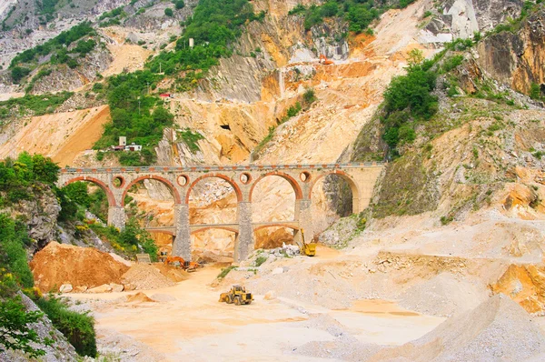 Carrara Marmor Steinbruch - carrarai márvány kő gödör 16 — Stock Fotó