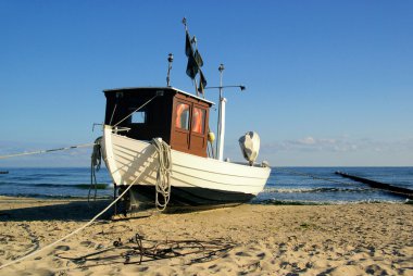 fischkutter strand - balıkçılık kesici 02 plajda am