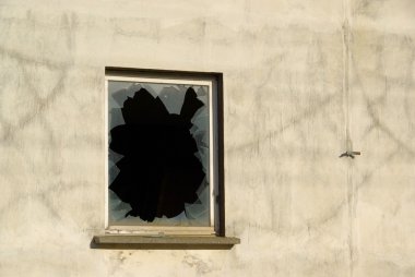 Zerbrochenes Fenster 01