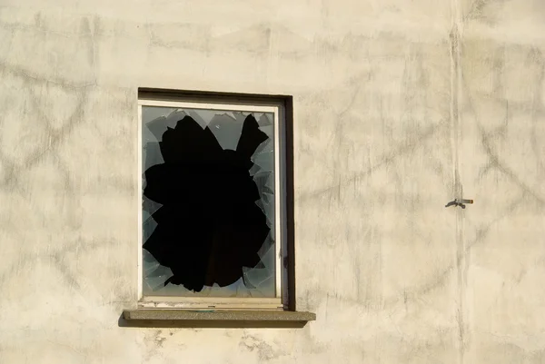 Zerbrochenes Fenster 01 — Stockfoto