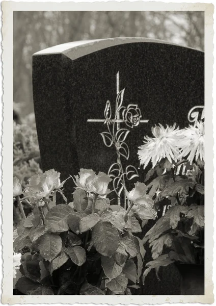 Friedhofsgesteck-꽃의 배열 묘지 27 — 스톡 사진