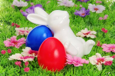 ostereier auf blumenwiese - Paskalya yumurtaları çiçek çayır 29 tarihinde