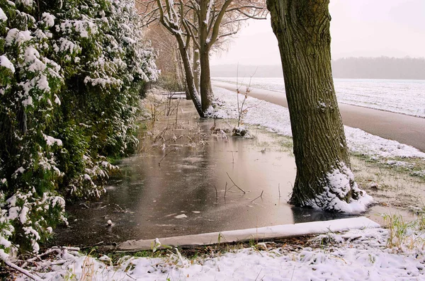 Wassergraben im Winter - water ditch in winter 01 — Stock Photo, Image