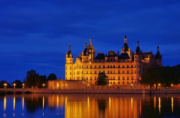 Шверін Schlossnacht - Шверин палац ніч 02 — стокове фото