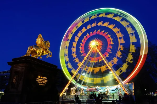 Дрезден Weihnachtsmarkt огляду Різенрад - Дрезден Різдвяний ринок чортове колесо 01 — стокове фото
