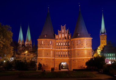 gece kapıda Mantova