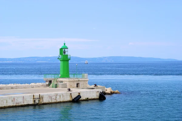 Seebrücke und Leuchtturm — Stockfoto