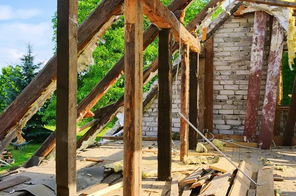 Roof truss demolish — Stock Photo, Image