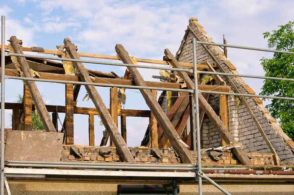 Roof truss demolish — Stock Photo, Image
