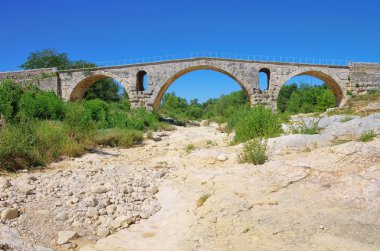 Pont julien, Fransa