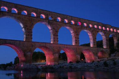 Pont du gard gece