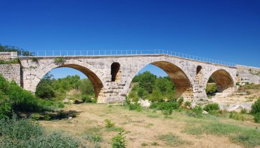 Pont Julien