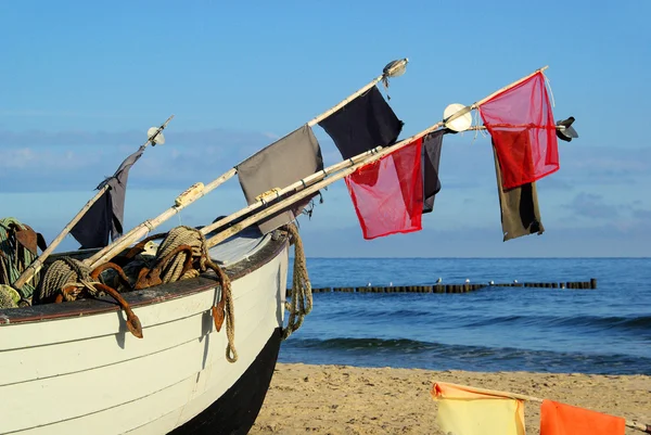 Vissen cutter op het strand — Stockfoto