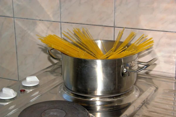 Cooking spaghetti — Stock Photo, Image