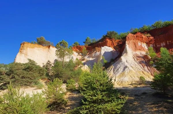 Rustel ocre kayalar — Stok fotoğraf