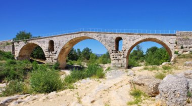 Pont Julien 15