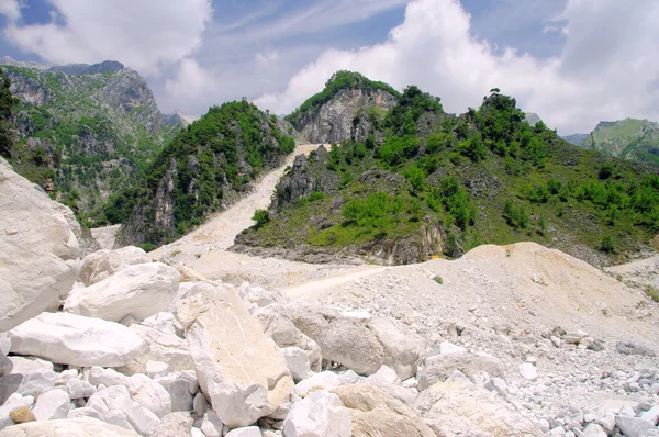 Carrara marmuru kamień kopalnia — Zdjęcie stockowe