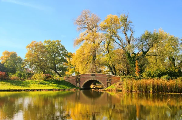 Engelska grund av woerlitz friederikenbridge — Stockfoto