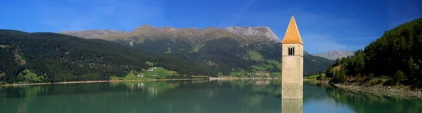 Reschensee with church — Stock Photo, Image