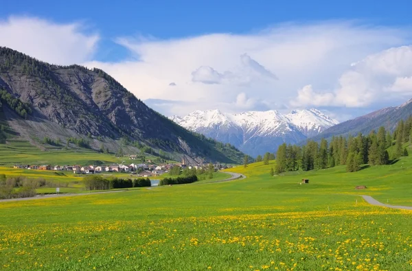 Engadin in de buurt van st. moritz — Stockfoto