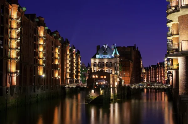 Hamburg city of warehouses palace at night — Stock Photo, Image