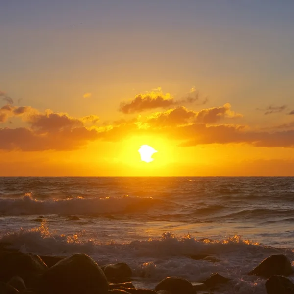 岩石中冲浪日落 — Stockfoto