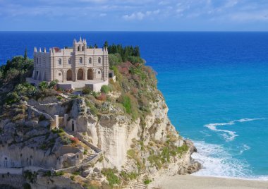 Tropea Kilisesi