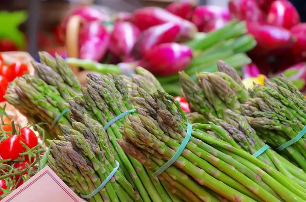 Espargos no mercado — Fotografia de Stock