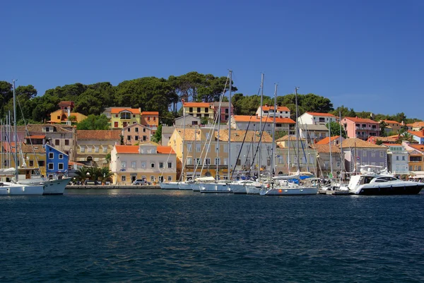 Mali Losinj - una ciudad en Croacia — Foto de Stock