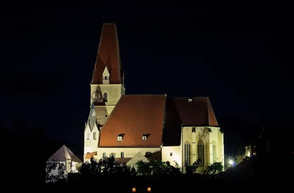 Weissenkirchen en la noche de la iglesia Wachau — Foto de Stock