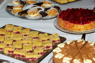 Pastalar, kekler ve hamur işleri