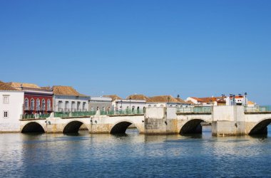 Tavira Köprüsü