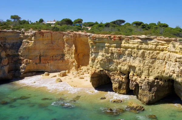 Algarve plaży albandeira — Zdjęcie stockowe