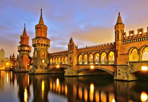 Berlijn oberbaumbridge — Stockfoto