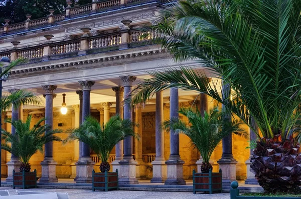 Noche de Karlovy Vary Mill Colonnade —  Fotos de Stock