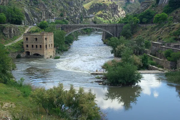 Толедо puente Нуево-де-Алкантара — стокове фото