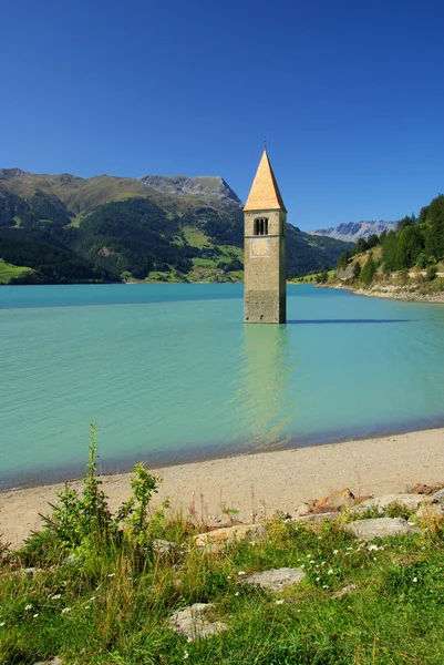 Reschensee with church — Stock Photo, Image
