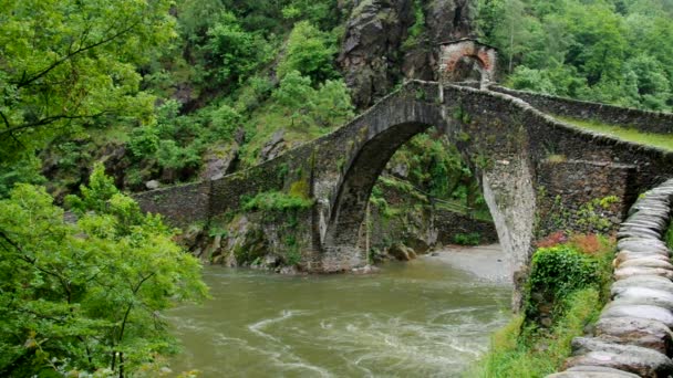 Lanzo Torinese Devils Bridge — Stockvideo