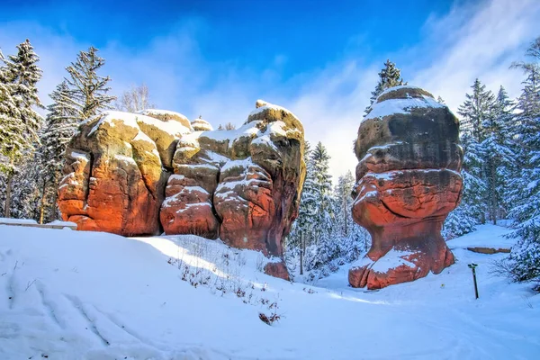 Beutiful Rocks Winter Many Snow Sunny Winter Day — Stockfoto