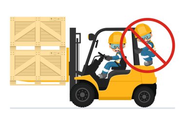 İnsanları forkliftle nakletmek yasaktır. Çatal kaldırma kamyonu ahşap bir kutu taşıyor. Bir depoda iş kazası. Önce güvenlik. Endüstriyel Güvenlik ve İş Sağlığı
