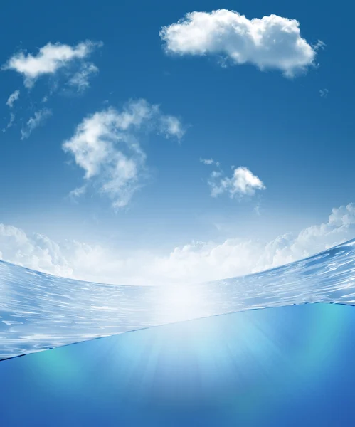 Sualtı kısmını ve ışıklık su hattı tarafından bölünmüş