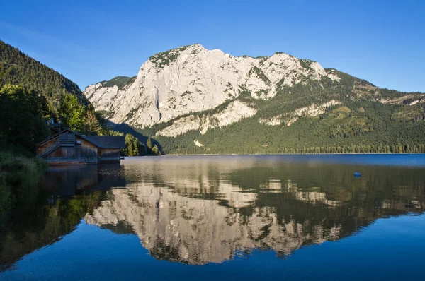 Reflecties op lake altaussee — Stockfoto