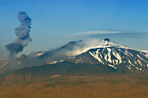 Erupção de cinzas no vulcão Etna — Fotografia de Stock