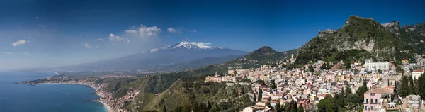 Panoráma, Taormina és az Etna vulkán — Stock Fotó